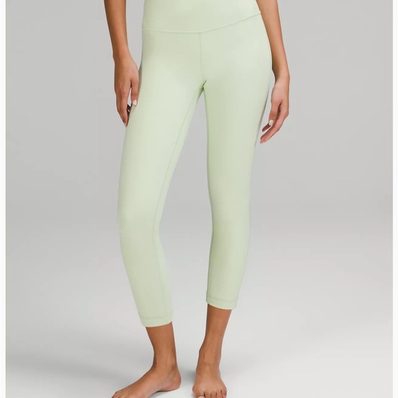 Wunder Under High-Rise
Crop 23"
Full-On Luxtreme - Picture 2 of 2